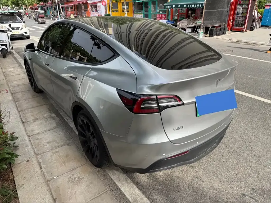 Tesla Model Y — фото 3
