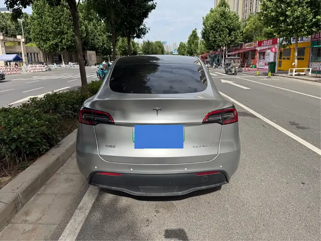 Tesla Model Y — фото 7