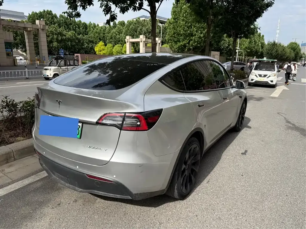 Tesla Model Y — фото 4