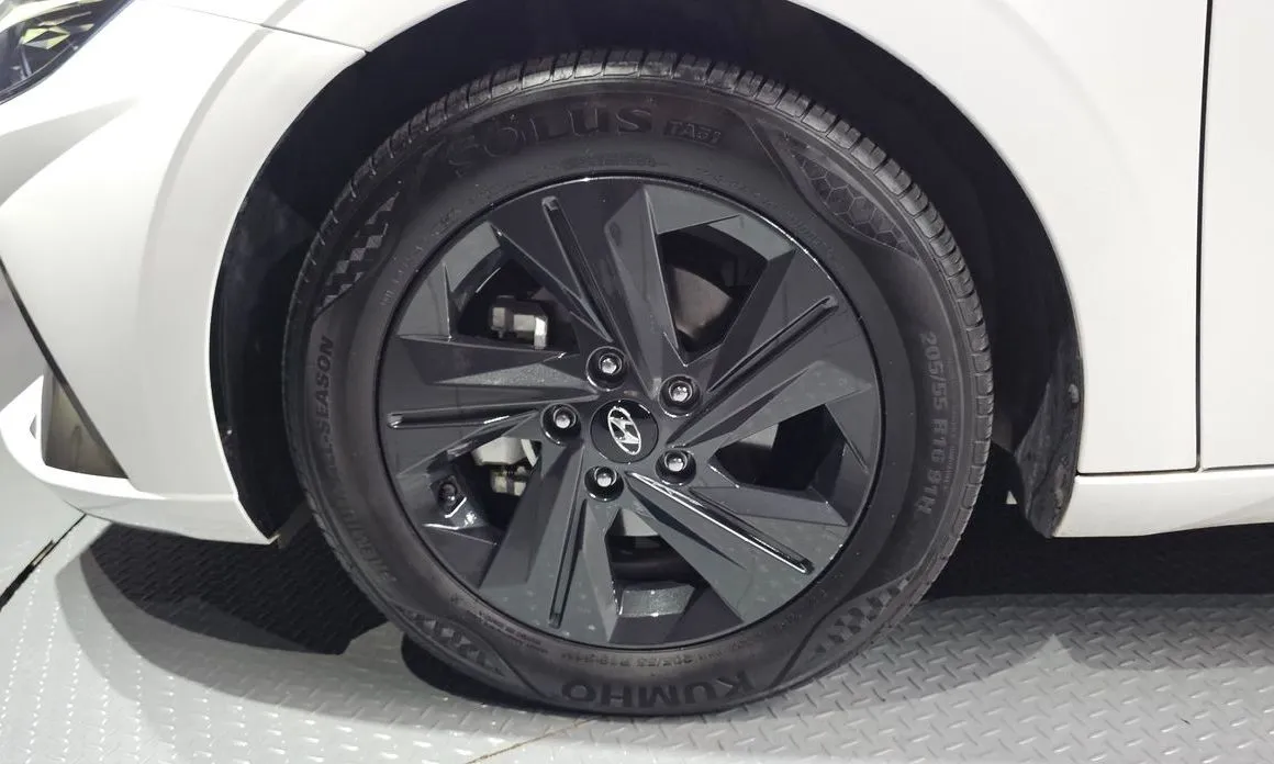 Hyundai AVANTE — фото 4