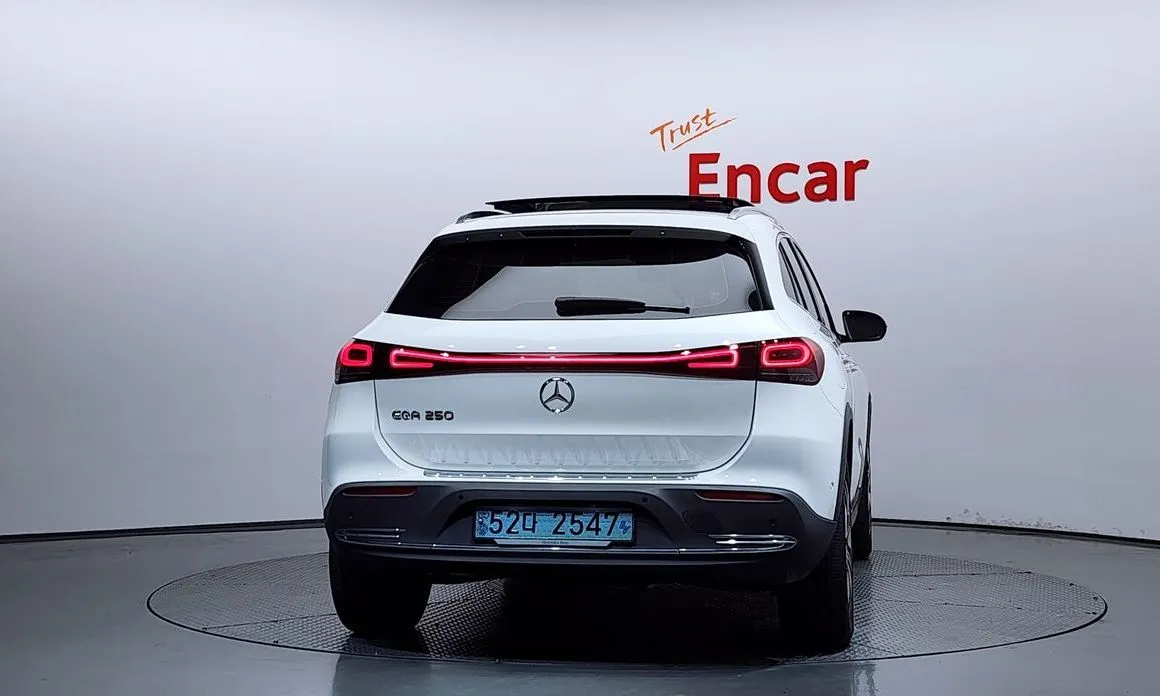 Mercedes-Benz EQA — фото 10