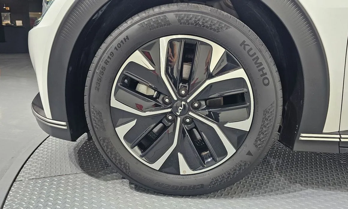 Kia EV6 — фото 10