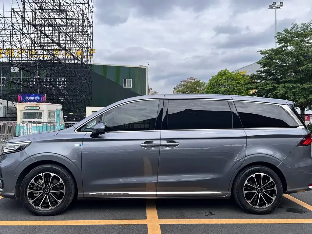 Roewe iMAX8 — фото 5