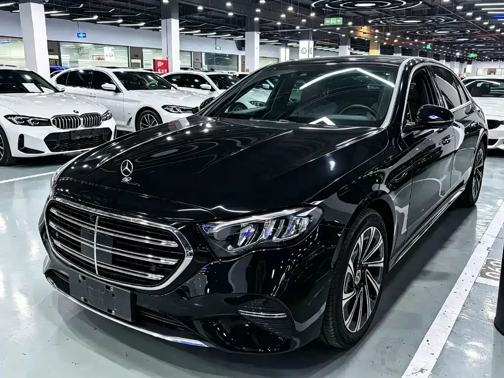 Mercedes-Benz E-Class — фото 1