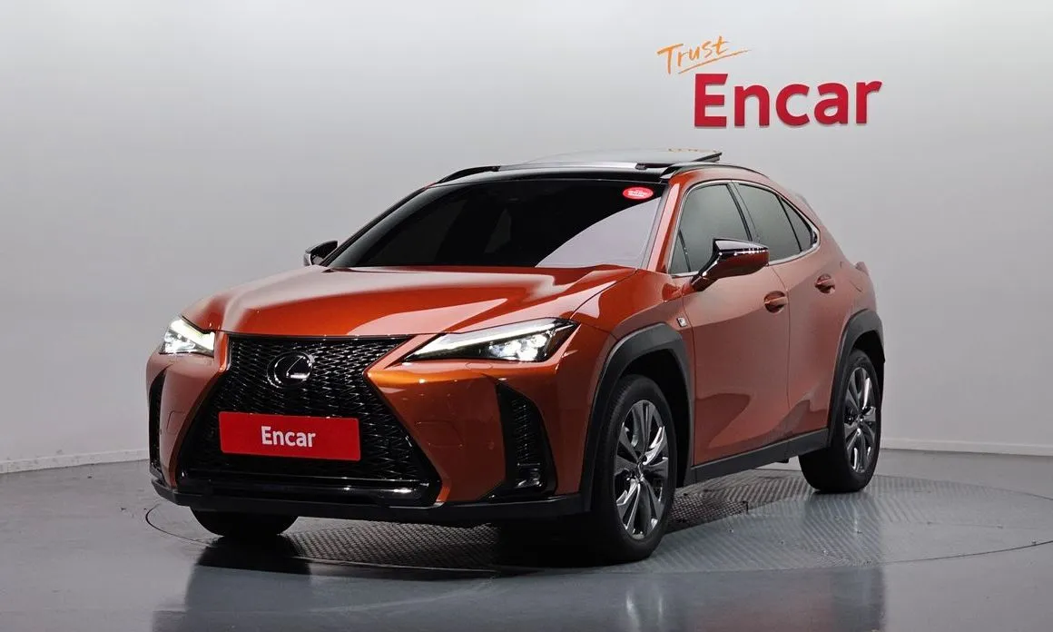 Lexus UX — фото 1
