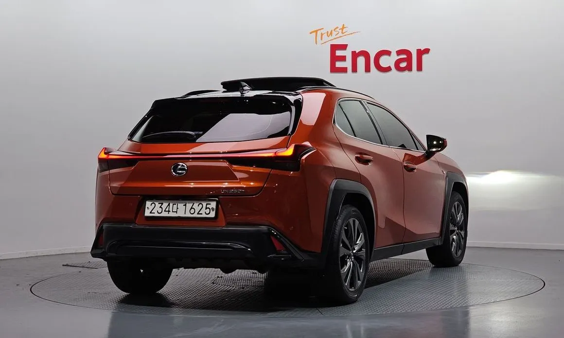 Lexus UX — фото 4
