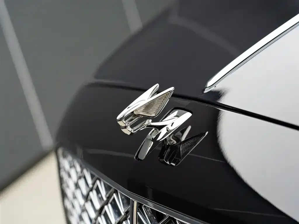 Bentley Flying Spur PHEV — фото 2