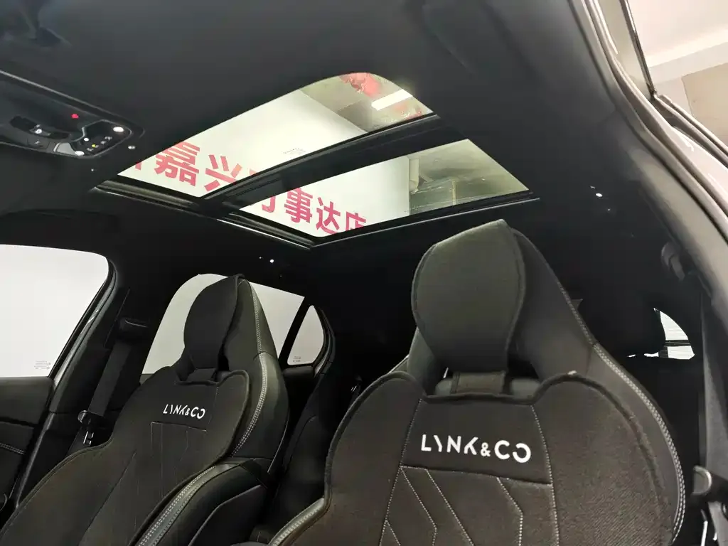Lynk & Co 02 Hatchback — фото 2