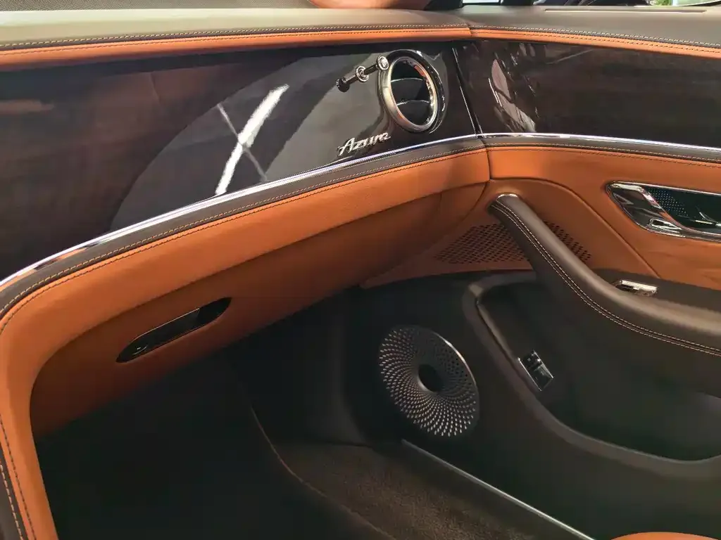 Bentley Flying Spur — фото 1