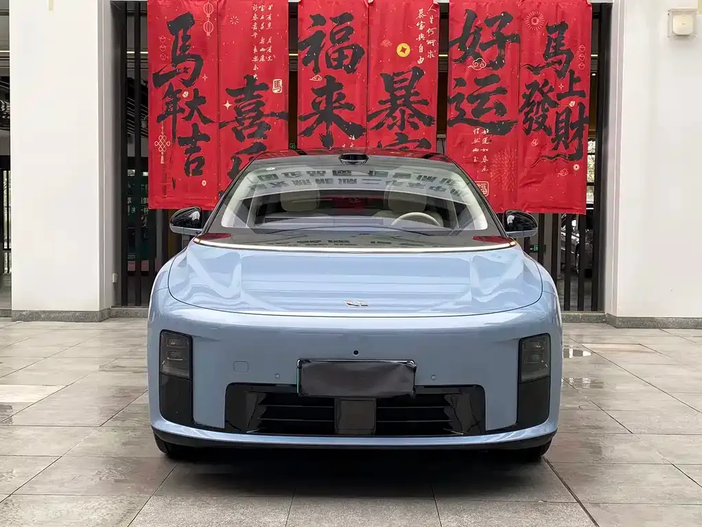Li Auto i8 — фото 5