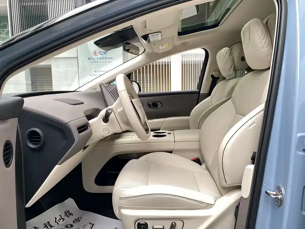 Li Auto i8 — фото 10