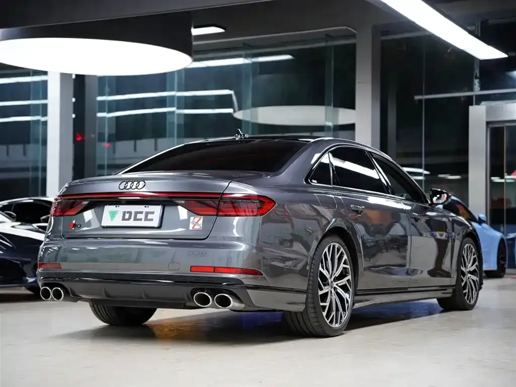 Audi S8 — фото 4