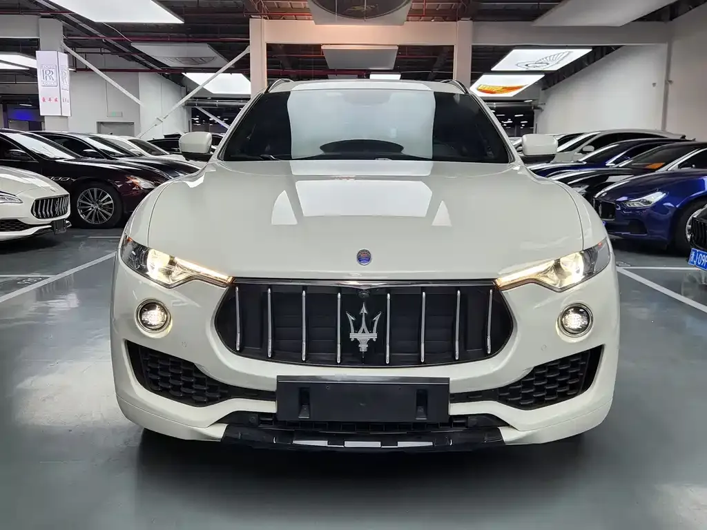 Maserati Levante — фото 1