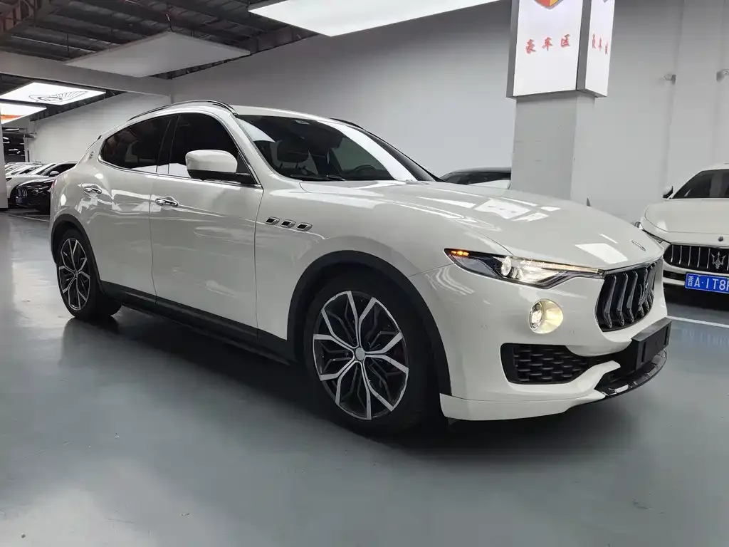 Maserati Levante — фото 3