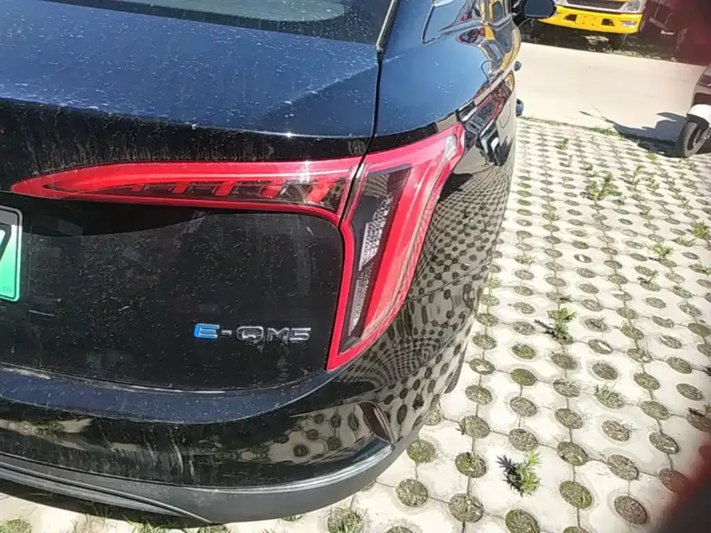 Hongqi E-QM5 — фото 10