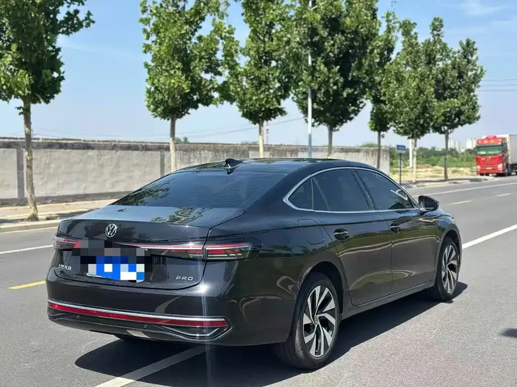 Volkswagen Passat — фото 6
