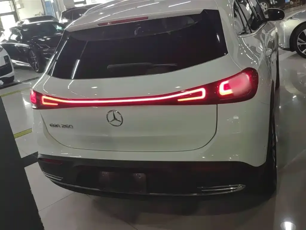 Mercedes-Benz EQA — фото 7