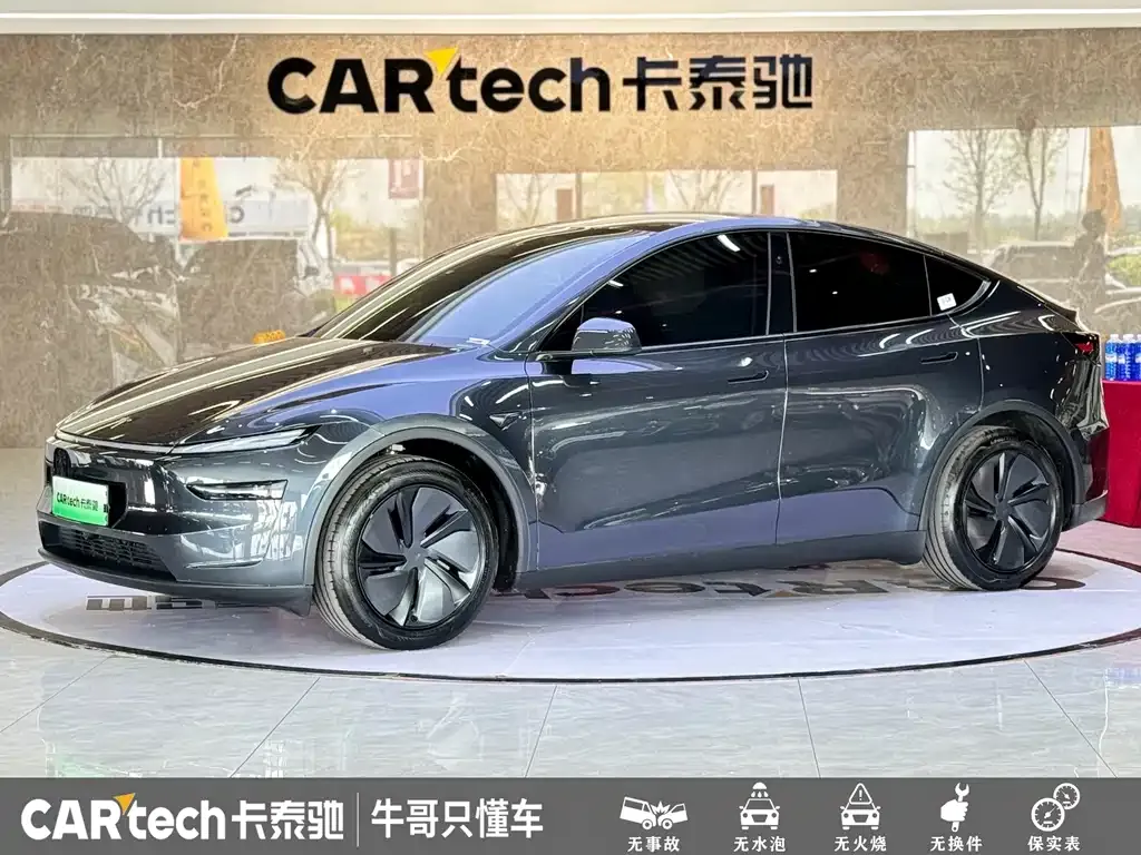 Tesla Model Y — фото 1