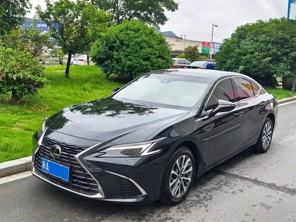 Lexus ES — фото 1