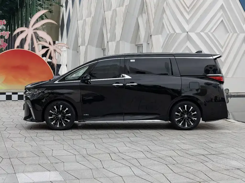 Toyota Alphard — фото 10