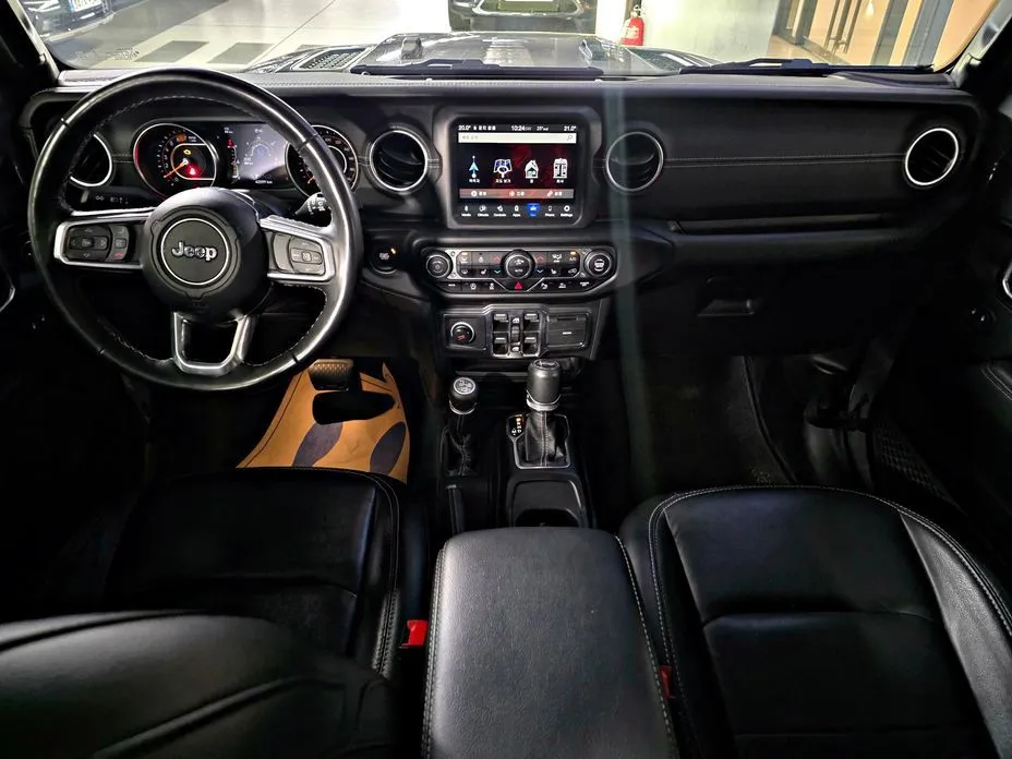 Jeep Wrangler — фото 9