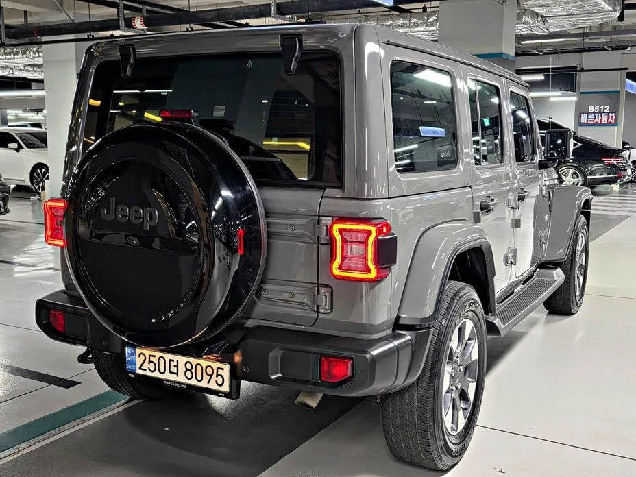 Jeep Wrangler — фото 10