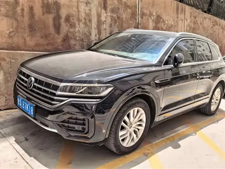 Volkswagen Touareg — фото 1