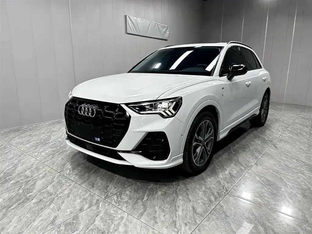 Audi Q3 — фото 1
