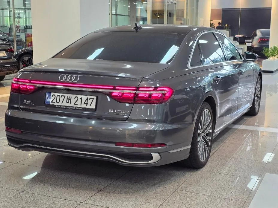 Audi A8 — фото 10