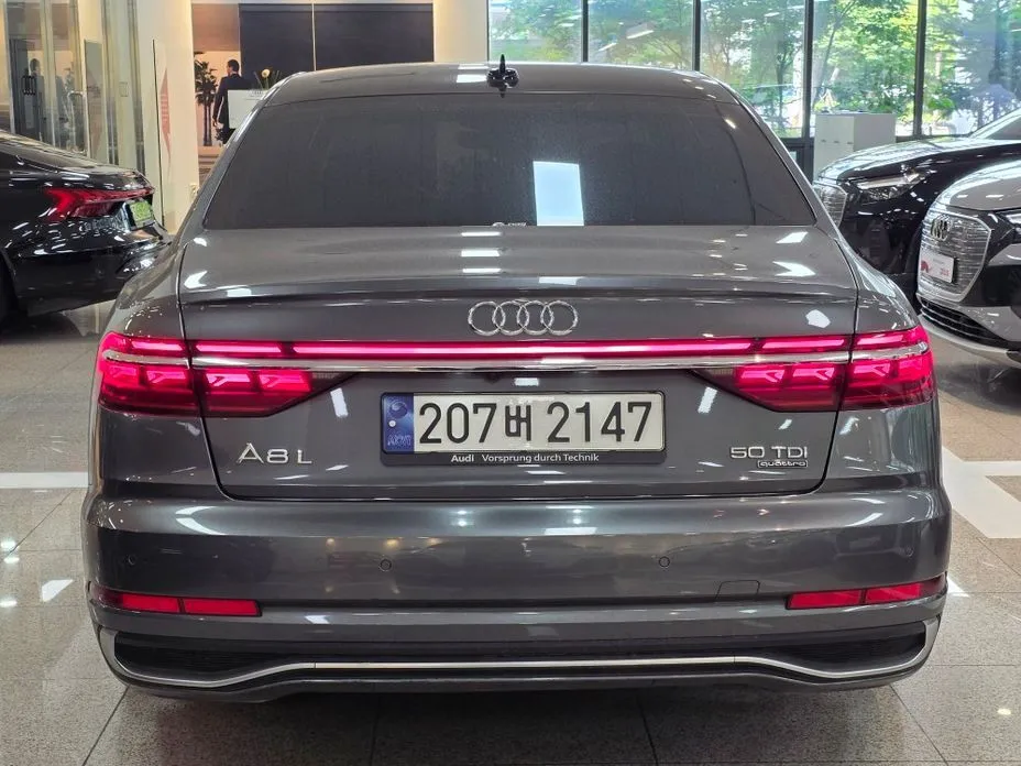 Audi A8 — фото 4