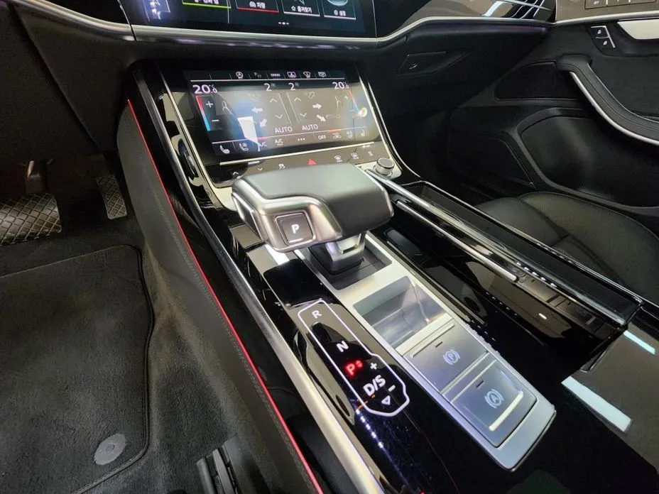 Audi A8 — фото 8