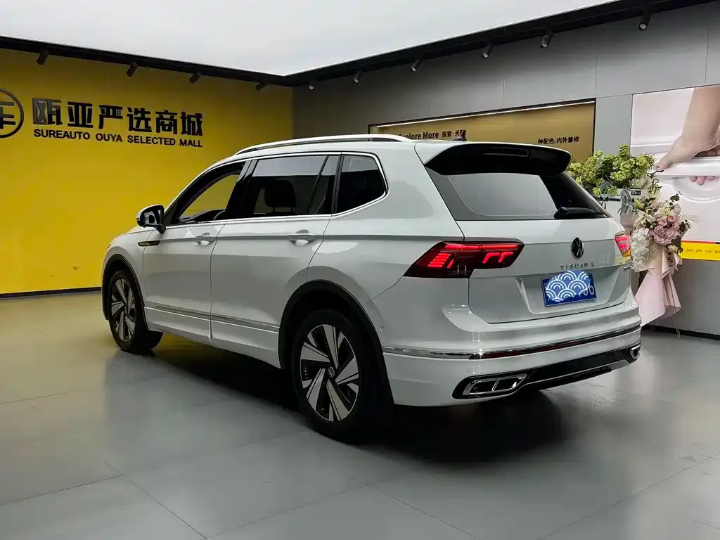 Volkswagen Tiguan L — фото 7
