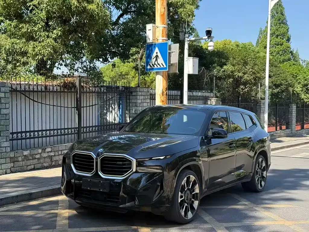 BMW XM — фото 1