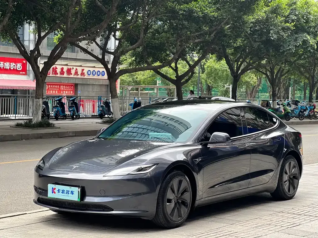 Tesla Model 3 — фото 1