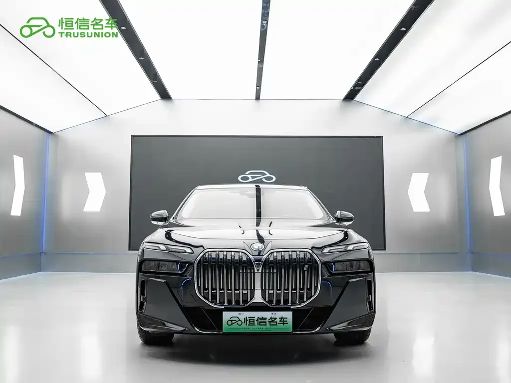BMW i7 — фото 5