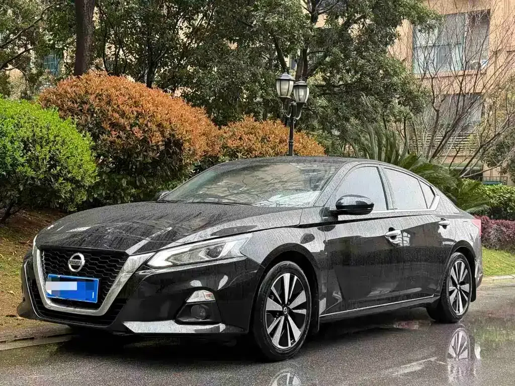 Nissan Teana — фото 1