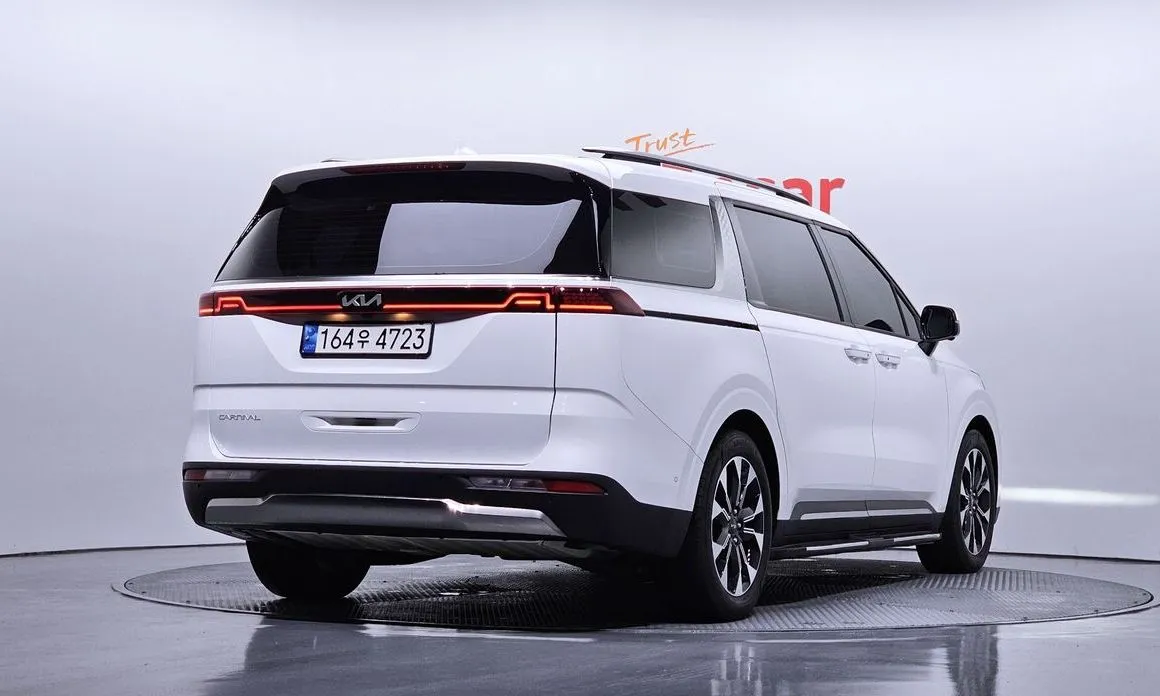Kia Carnival — фото 4