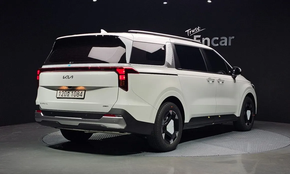 Kia Carnival — фото 4