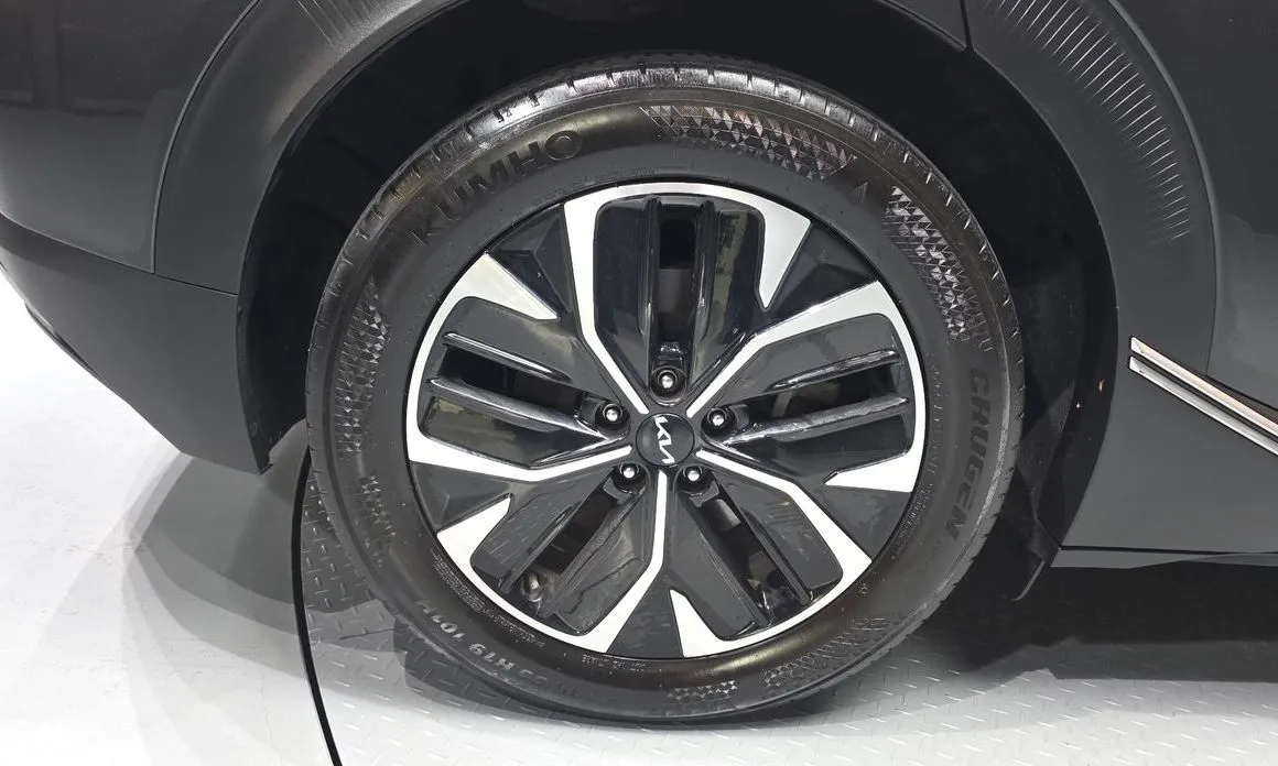 Kia EV6 — фото 9