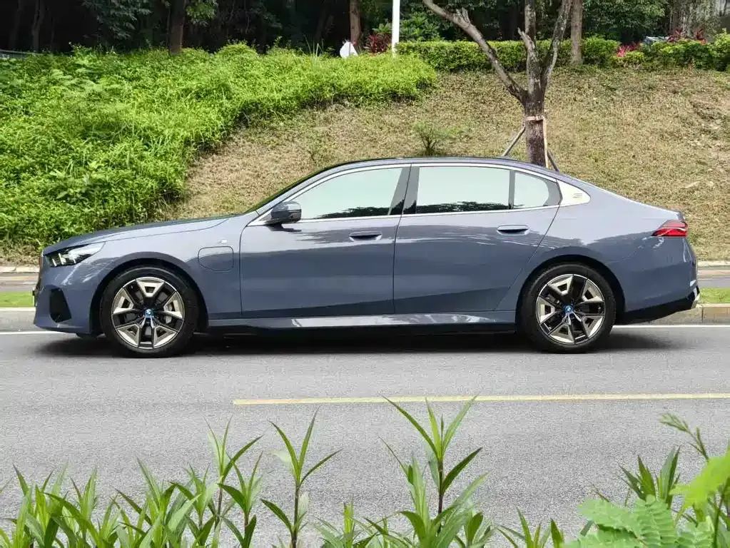 BMW i5 — фото 9