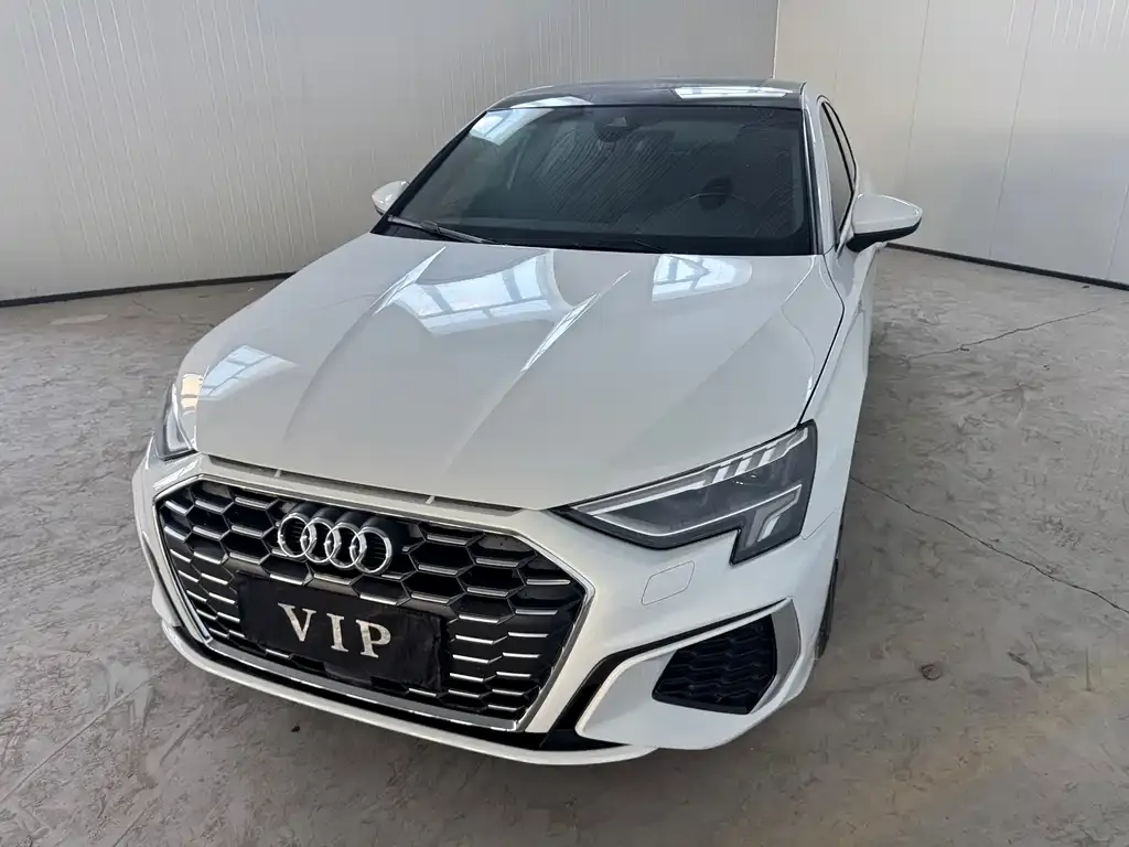 Audi A3 — фото 1