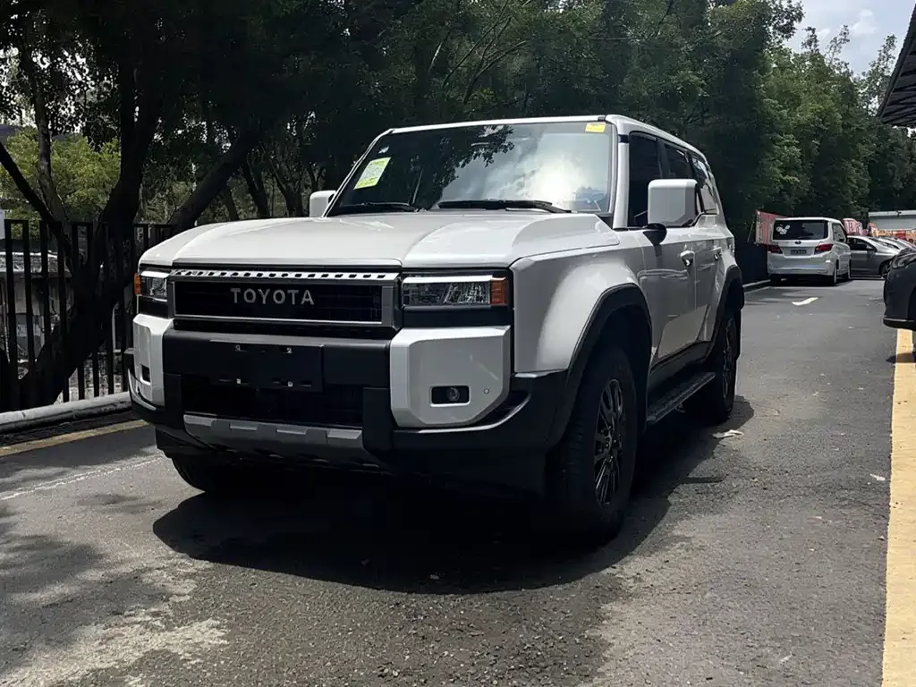 Toyota Prado — фото 1
