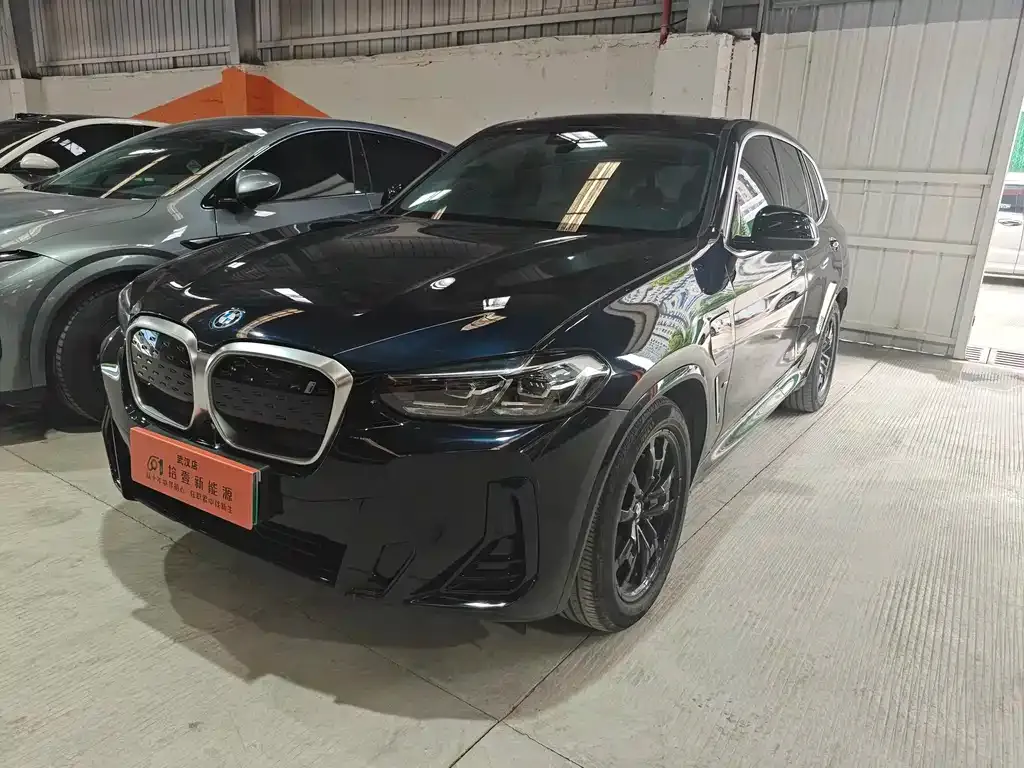 BMW iX3 — фото 1