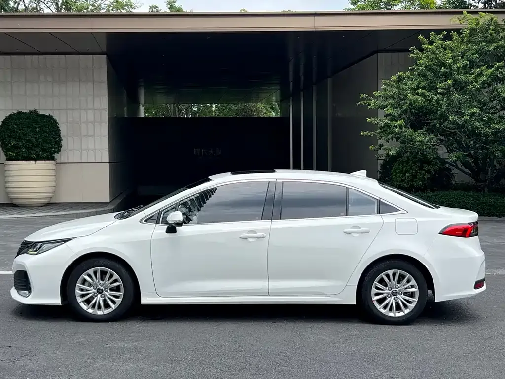 Toyota Allion — фото 4