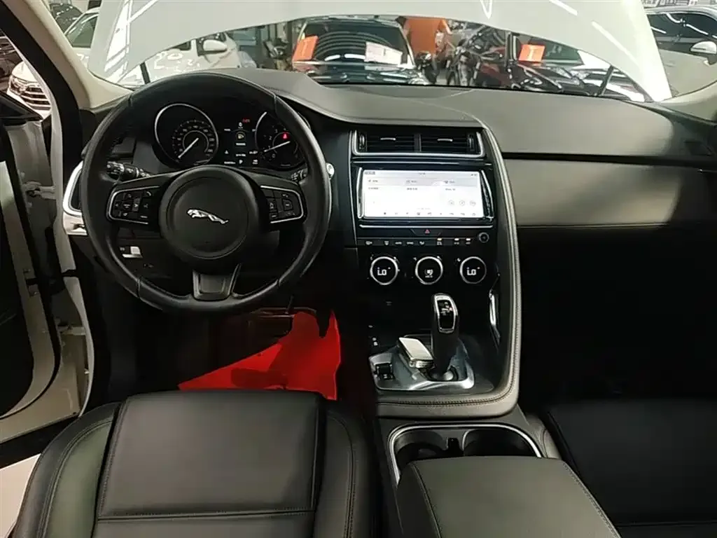 Jaguar E-PACE — фото 4
