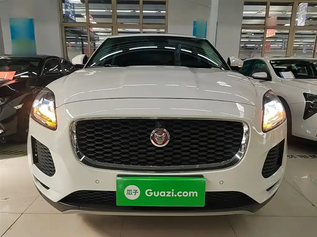 Jaguar E-PACE — фото 10
