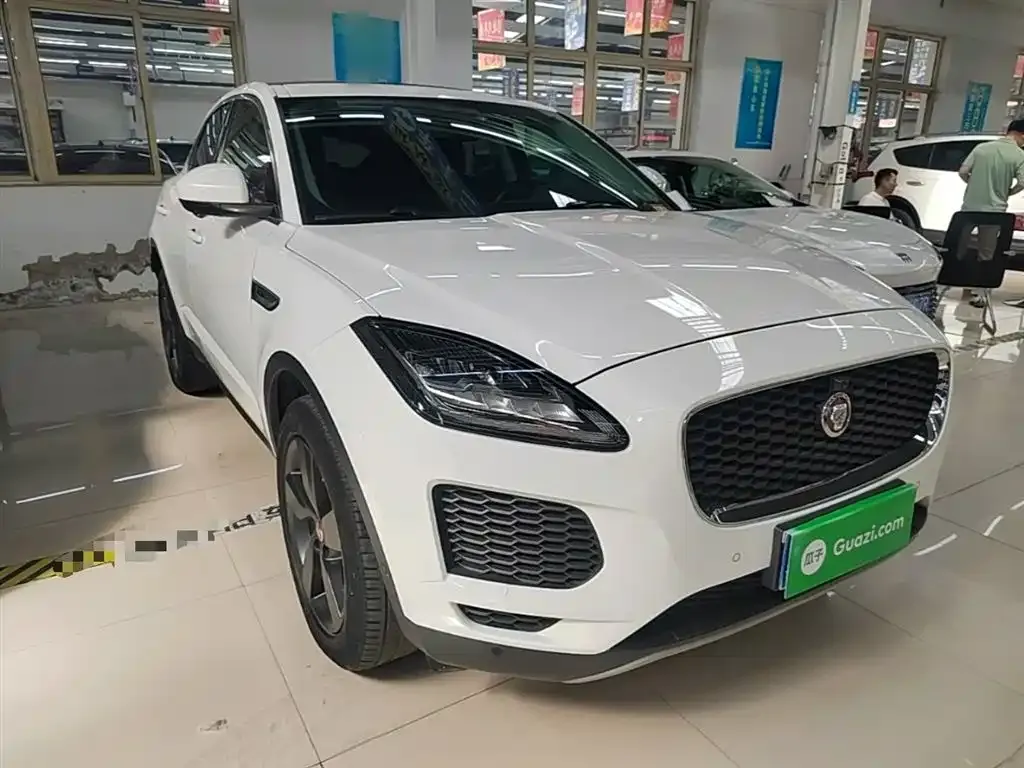 Jaguar E-PACE — фото 8