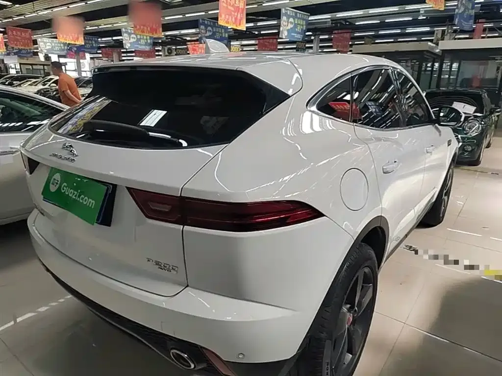 Jaguar E-PACE — фото 3