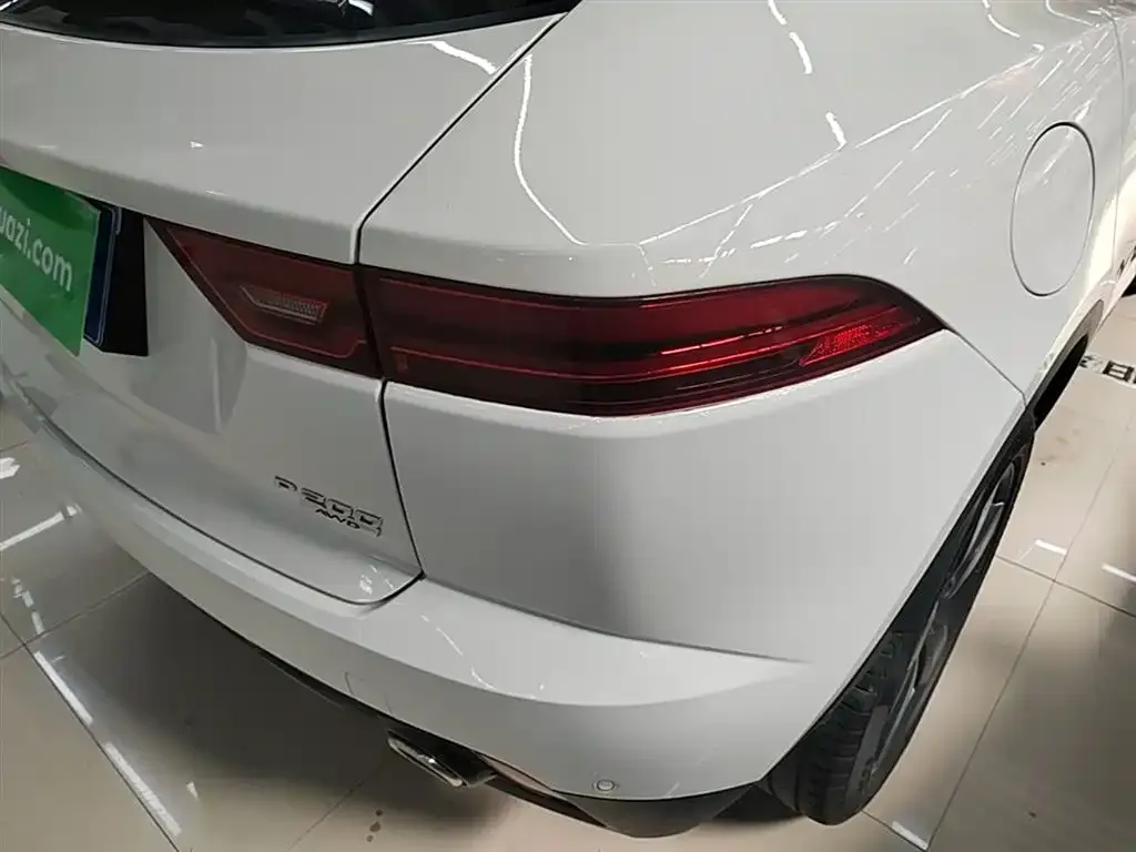 Jaguar E-PACE — фото 2