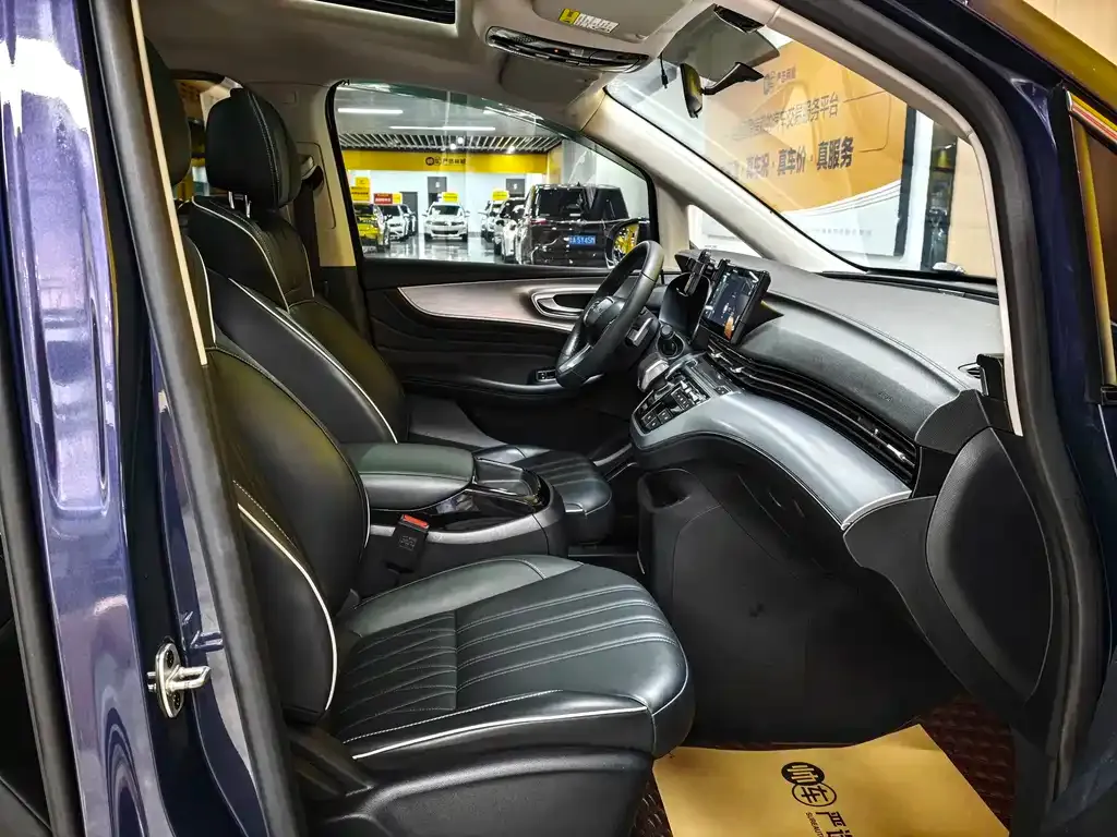 Roewe iMAX8 — фото 3